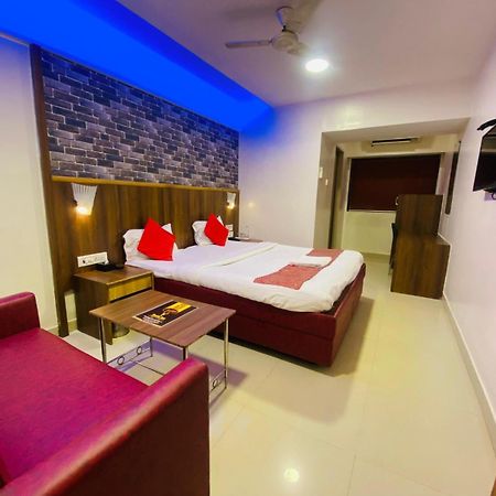 Hotel Vashi Inn นาวีมุมไบ ภายนอก รูปภาพ
