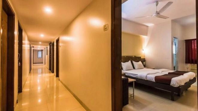 Hotel Vashi Inn นาวีมุมไบ ภายนอก รูปภาพ