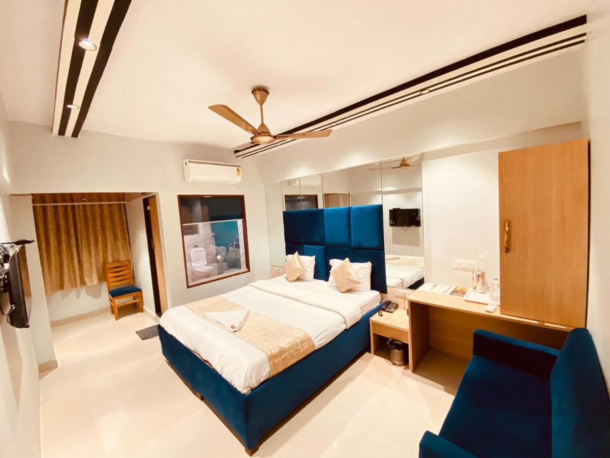 Hotel Vashi Inn นาวีมุมไบ ภายนอก รูปภาพ
