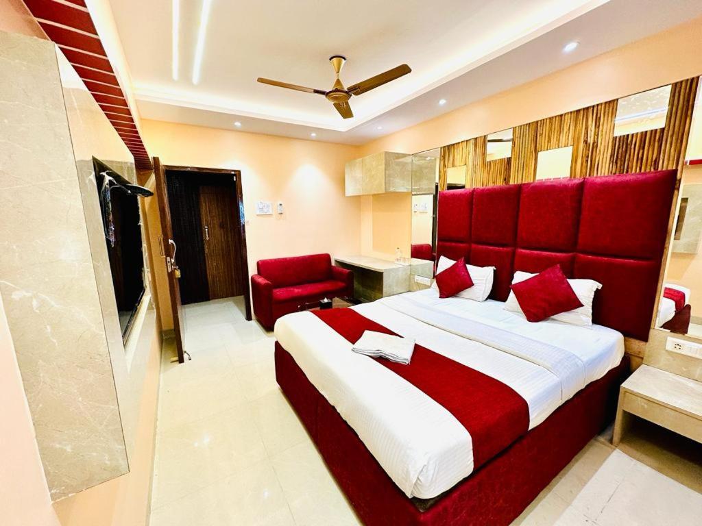 Hotel Vashi Inn นาวีมุมไบ ภายนอก รูปภาพ