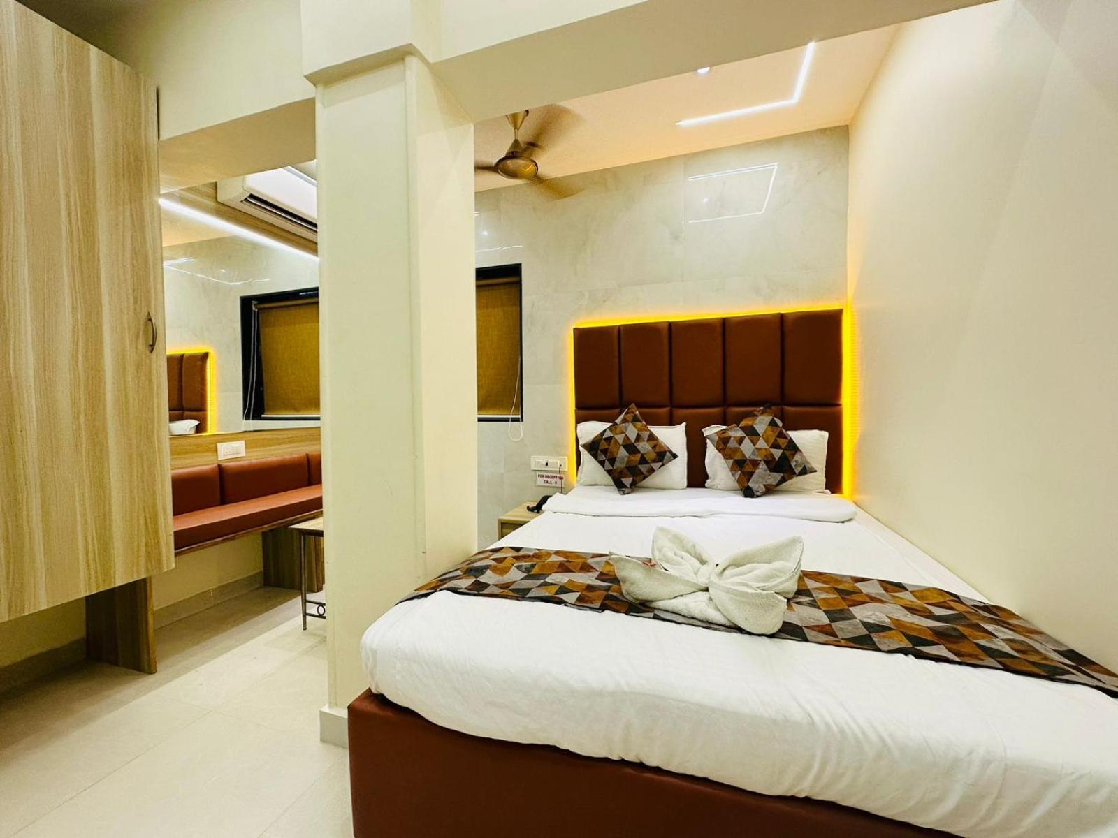 Hotel Vashi Inn นาวีมุมไบ ภายนอก รูปภาพ