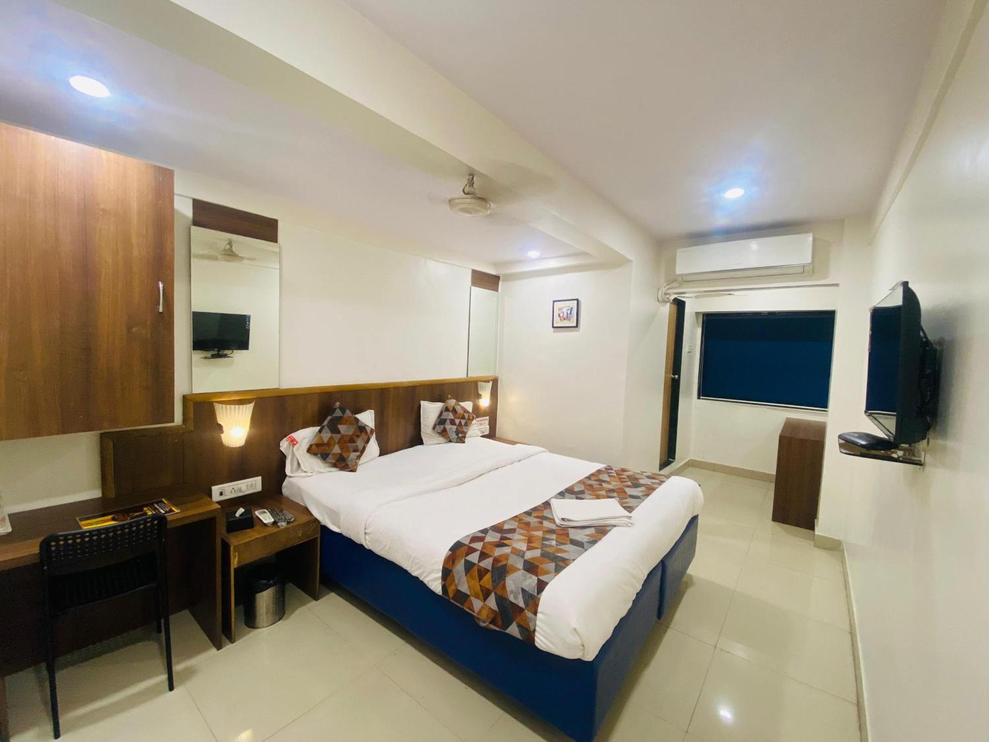 Hotel Vashi Inn นาวีมุมไบ ภายนอก รูปภาพ