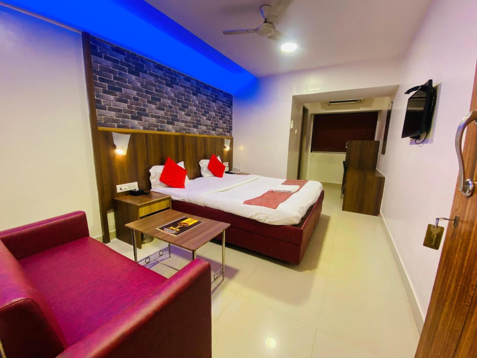 Hotel Vashi Inn นาวีมุมไบ ภายนอก รูปภาพ
