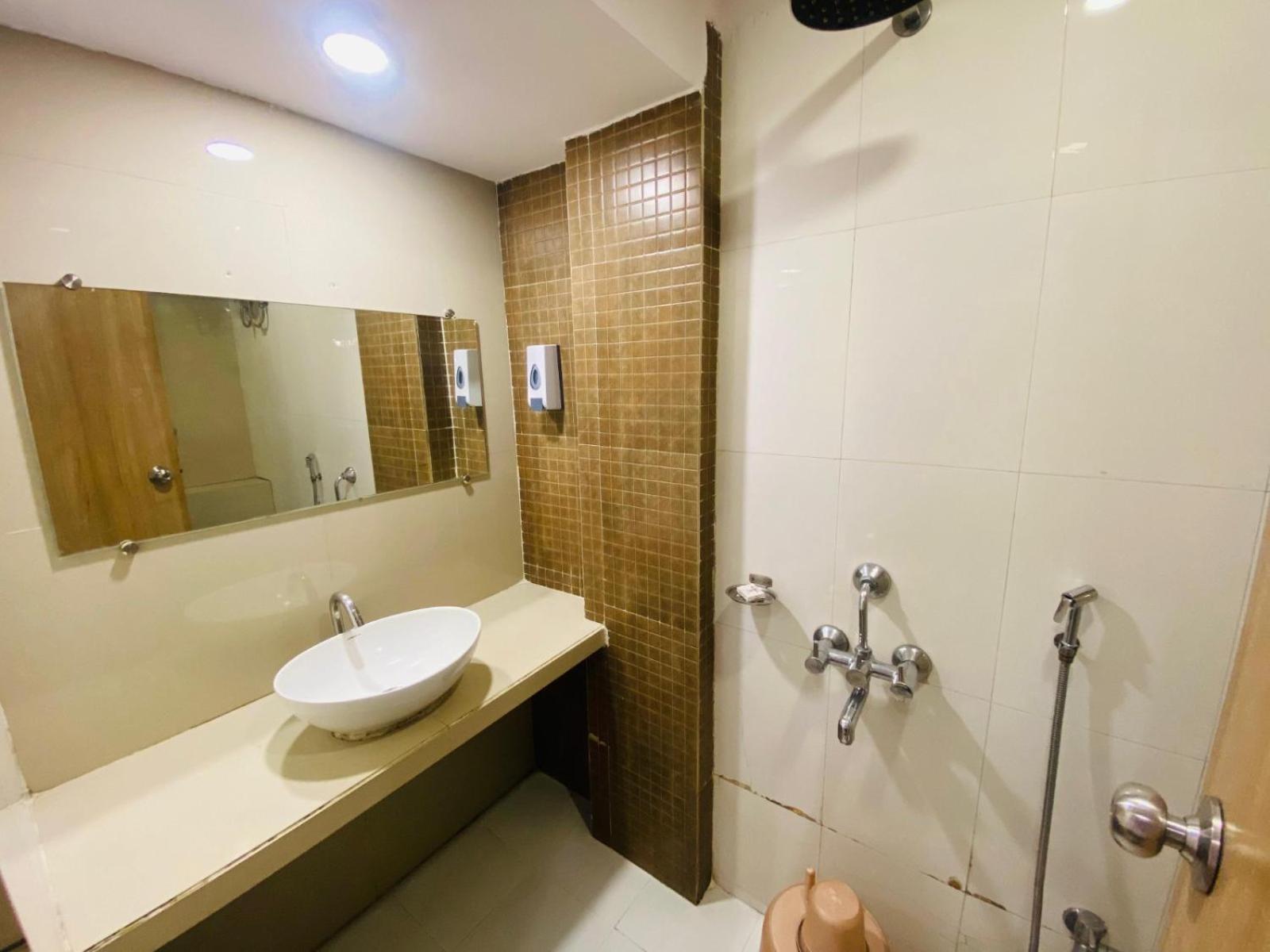 Hotel Vashi Inn นาวีมุมไบ ภายนอก รูปภาพ