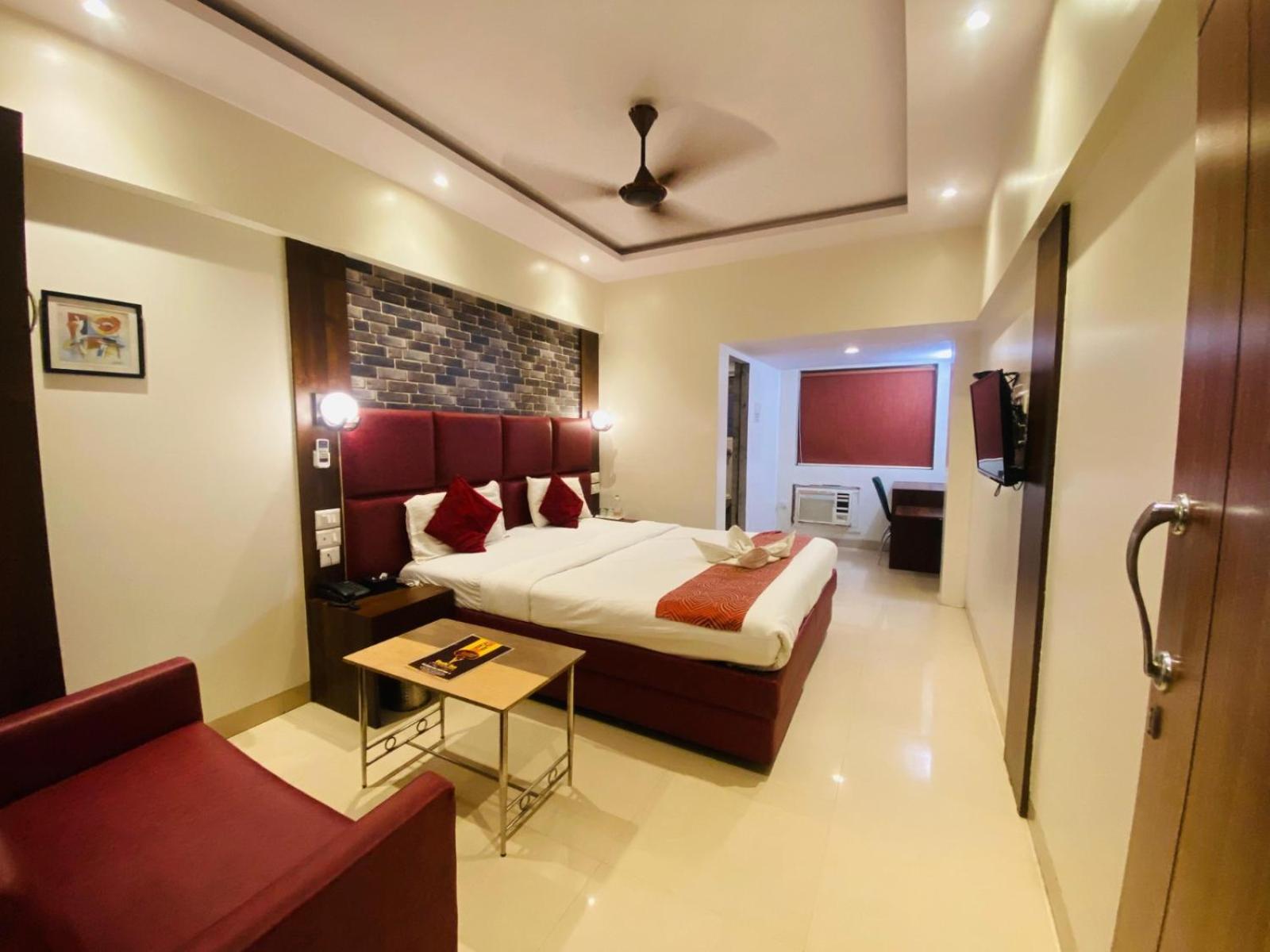 Hotel Vashi Inn นาวีมุมไบ ภายนอก รูปภาพ
