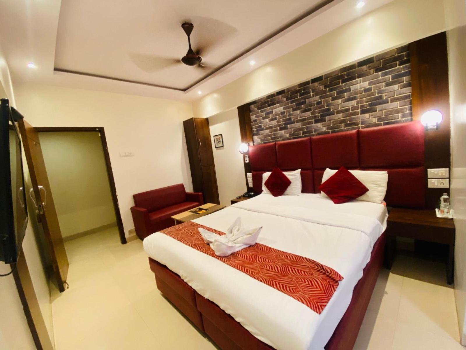 Hotel Vashi Inn นาวีมุมไบ ภายนอก รูปภาพ