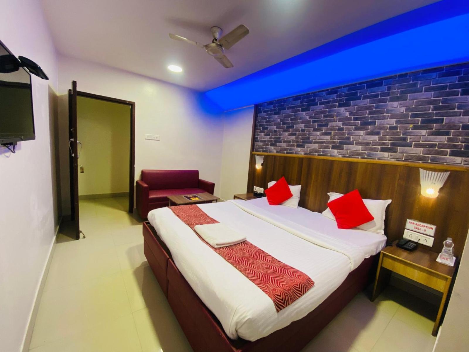 Hotel Vashi Inn นาวีมุมไบ ภายนอก รูปภาพ