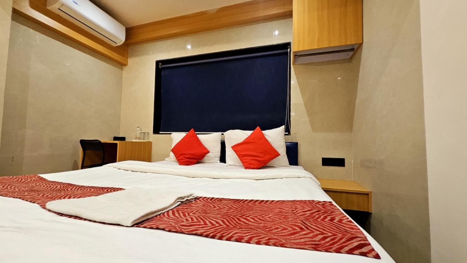 Hotel Vashi Inn นาวีมุมไบ ภายนอก รูปภาพ